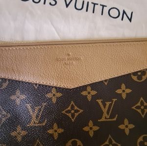 Louis Vuitton Daily Pouch